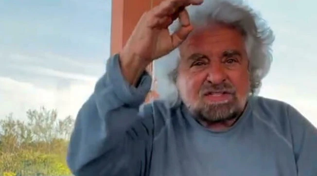 Beppe Grillo, il retroscena: "Perché ti ho telefonato". Voci drammatiche, come si è ridotto il capo del M5s