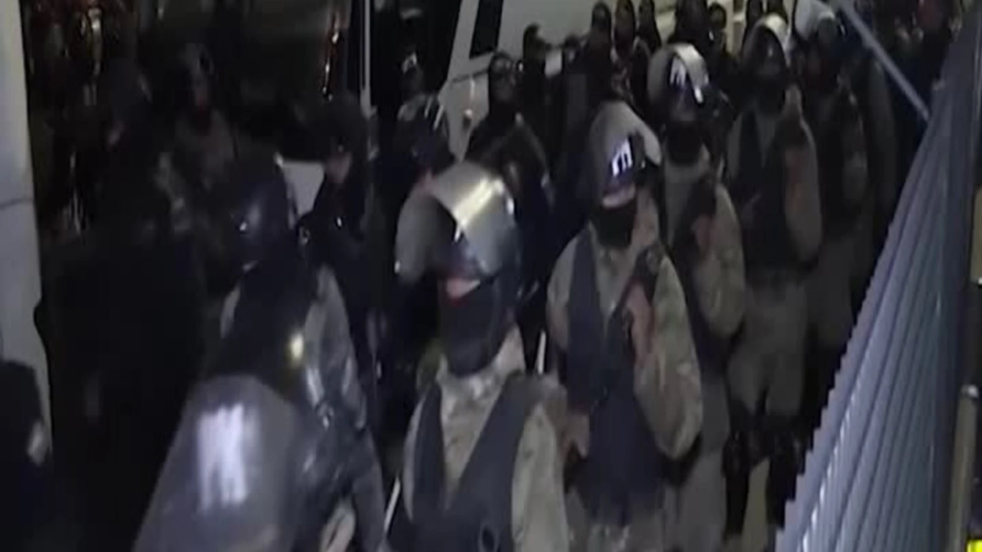 Bolivia, proseguono le proteste contro il governo: i militari rimuovono i blocchi intorno a La Paz