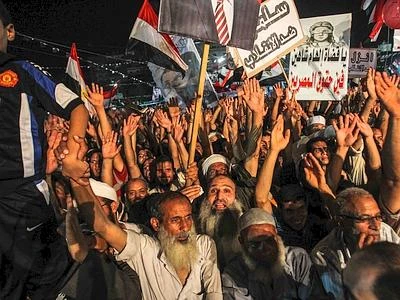 La polizia disperde i manifestanti Nuovi scontri e feriti al Cairo