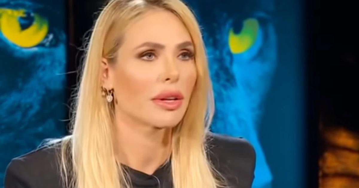 Ilary Blasi ha tradito Totti? "Messaggi compromettenti": com'è iniziato tutto