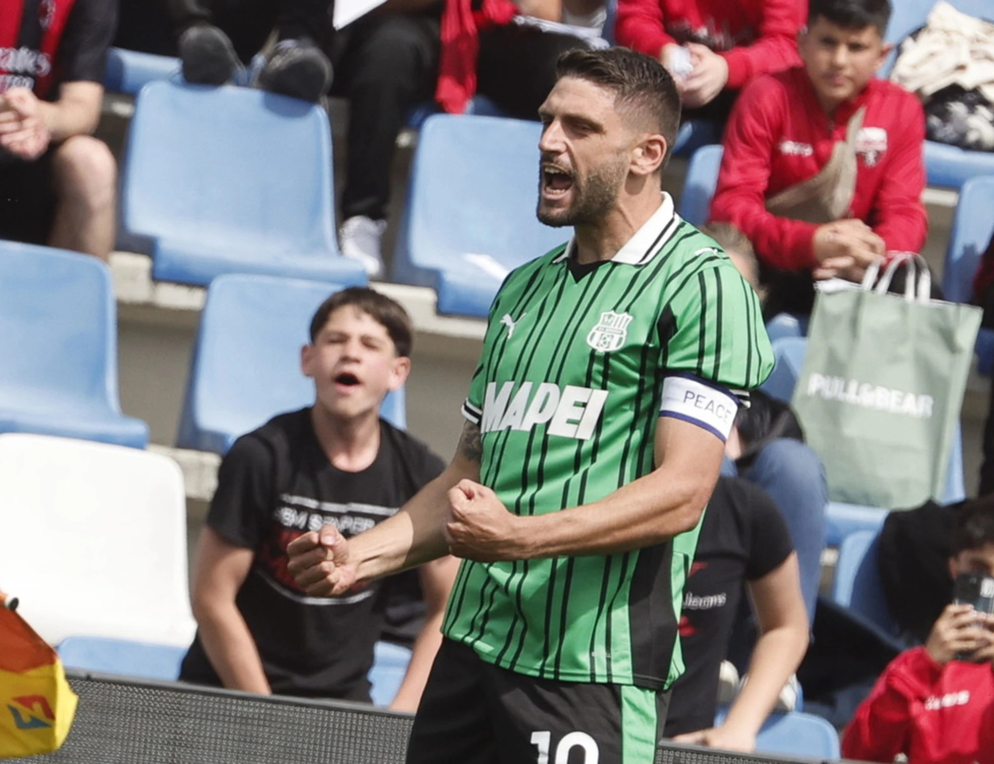 Milan, il solito Berardi regala la vittoria al Sassuolo: Allegri rischia la Champions