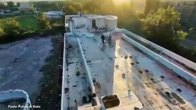 Sgomberato a Roma lo stabile di via Tallone, rinvenuti droga e scooter rubati