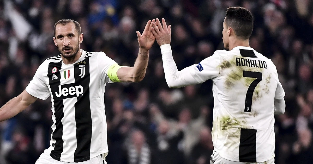 Cristiano Ronaldo, "Continuo a chiudere bocche". CR7 brutalizza Chiellini: imbarazzo Juve