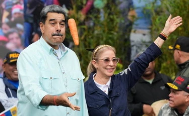 Nicolas Maduro, prelevato con la moglie in camera: nella notte...