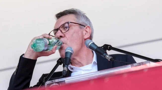Sciopero, il Garante ferma tutto: "Nessun requisito", la Lega sbeffeggia Landini