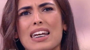 Non è l'arena, Khadiha in lacrime da Giletti: "Questo governo ci sta distruggendo. Ci si suicida per disperazione, non per Covid"