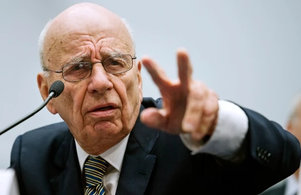 La voce clamorosa: Murdoch vuole vendere le sue quote in Sky