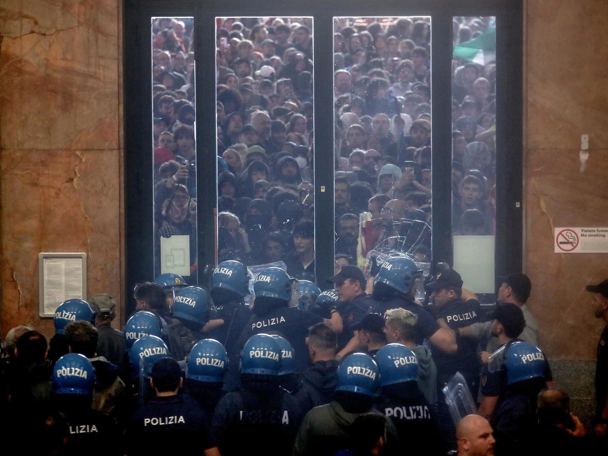 Pro-Pal, 21enne devasta la Stazione? Cala la mannaia: cosa non può fare per 2 anni
