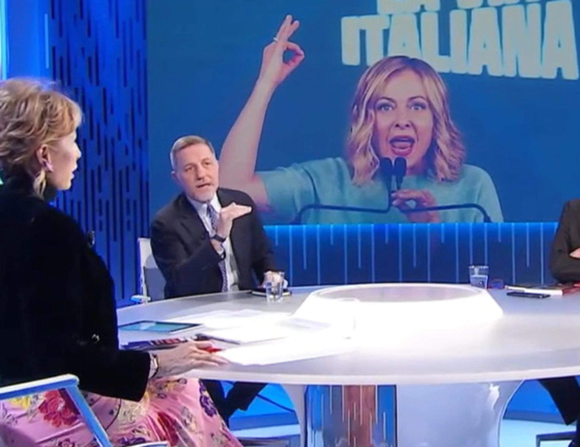 Giannini a Otto e mezzo, profezia su Meloni: "L'anno prossimo arriva la bomba atomica"