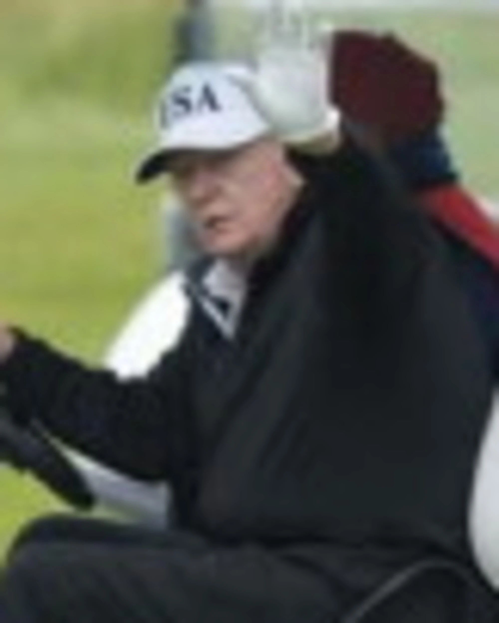 Donald Trump, ossessione sul campo da golf: si dice che...