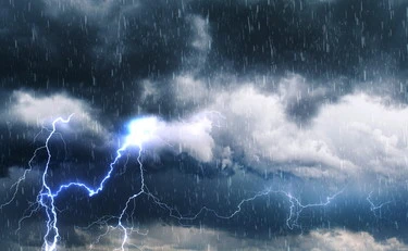 Meteo, cambia tutto: "Violenti temporali e crollo delle temperature fino a 10 °"