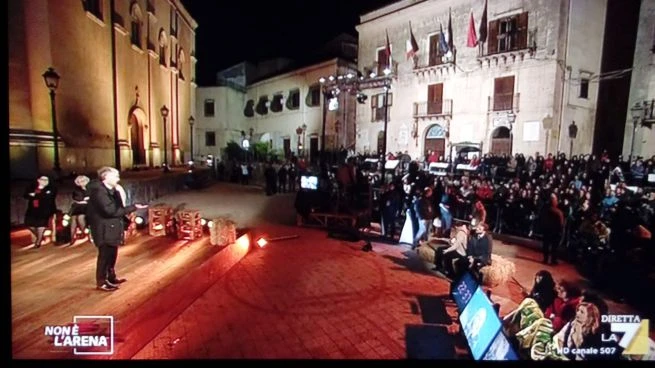 Non è l'arena, la foto clamorosa di Massimo Giletti: beccato così, voleva godersi la resa di Fabio Fazio?