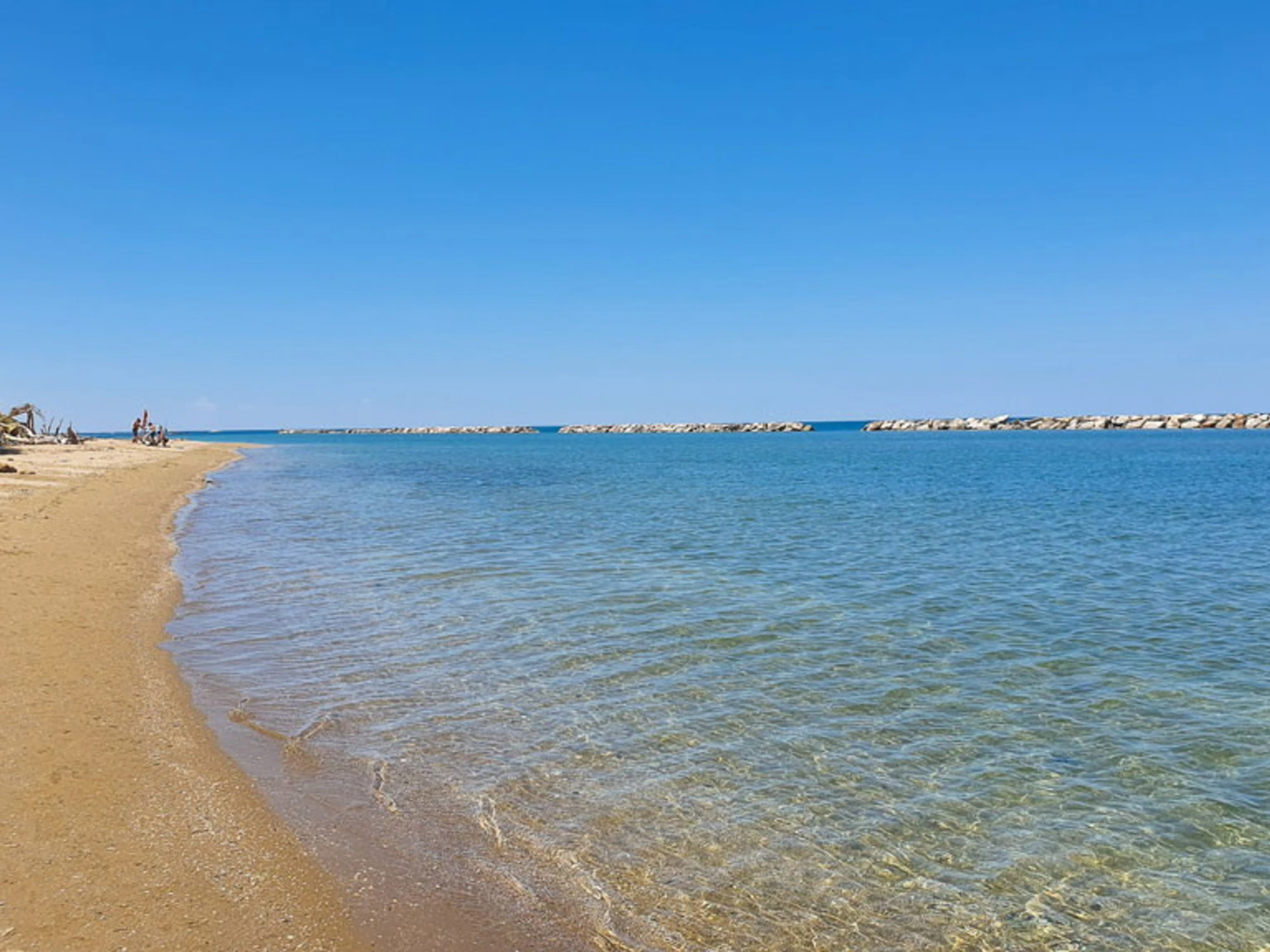 Focara, bomba in spiaggia: panico tra i bagnanti, litorale chiuso