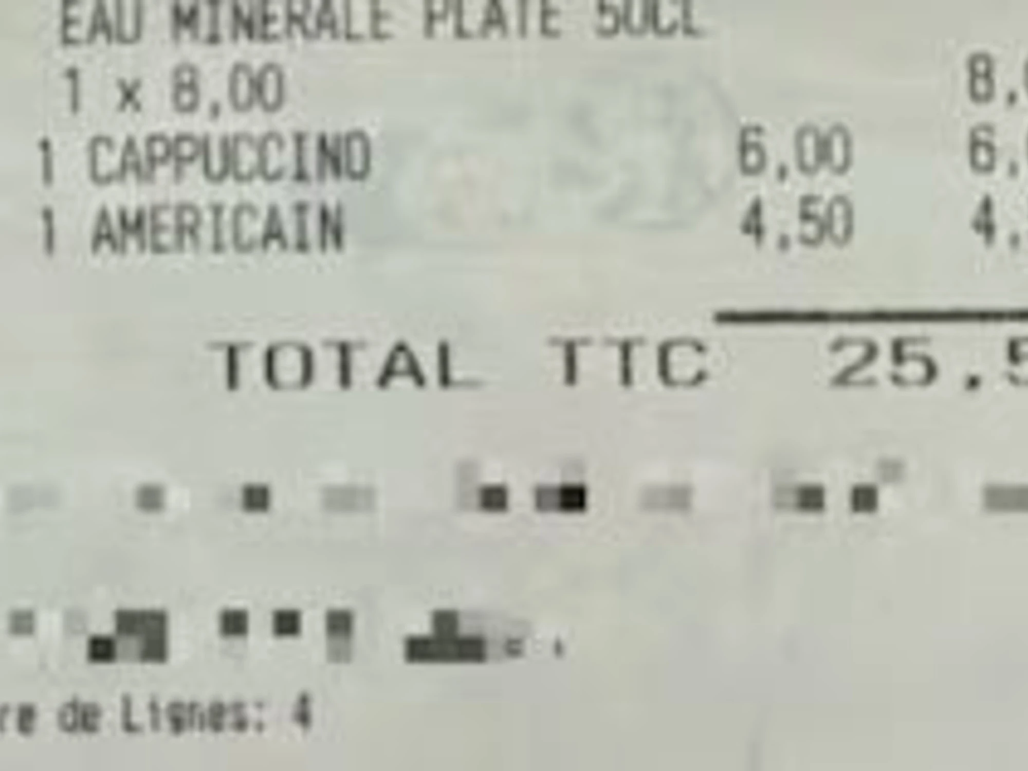 Nizza, lo scontrino-scandalo dell'estate: "Quanto abbiamo pagato mezzo litro di acqua"