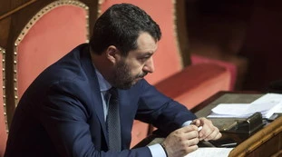 Coronavirus, Matteo Salvini sul Parlamento chiuso: "Le cassiere lavorano e noi no? Forse vogliono fare tutto da soli"