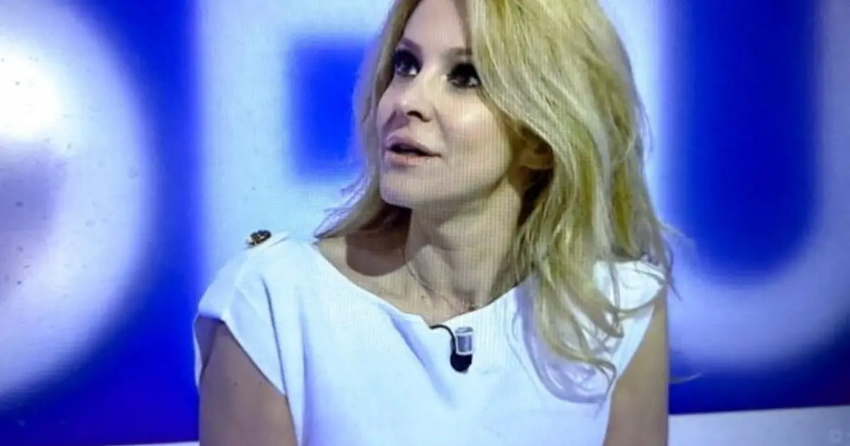 Barbara Palombelli gela Adriana Volpe: "Ti devo dare una notizia"