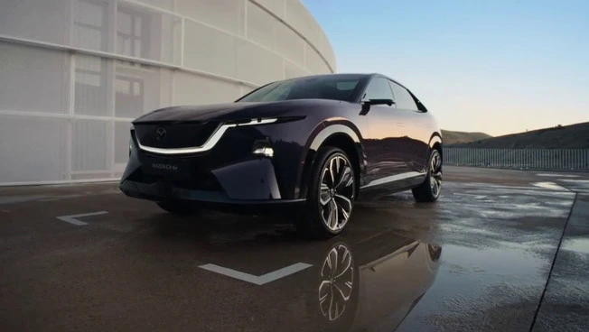 Mazda CX-6e, il SUV elettrico con 484 km di autonomia
