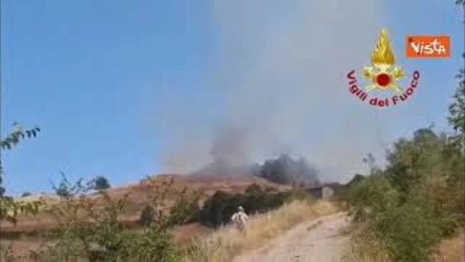 Incendio a Civitella di Romagna, Vigili del Fuoco in azione per domare le fiamme