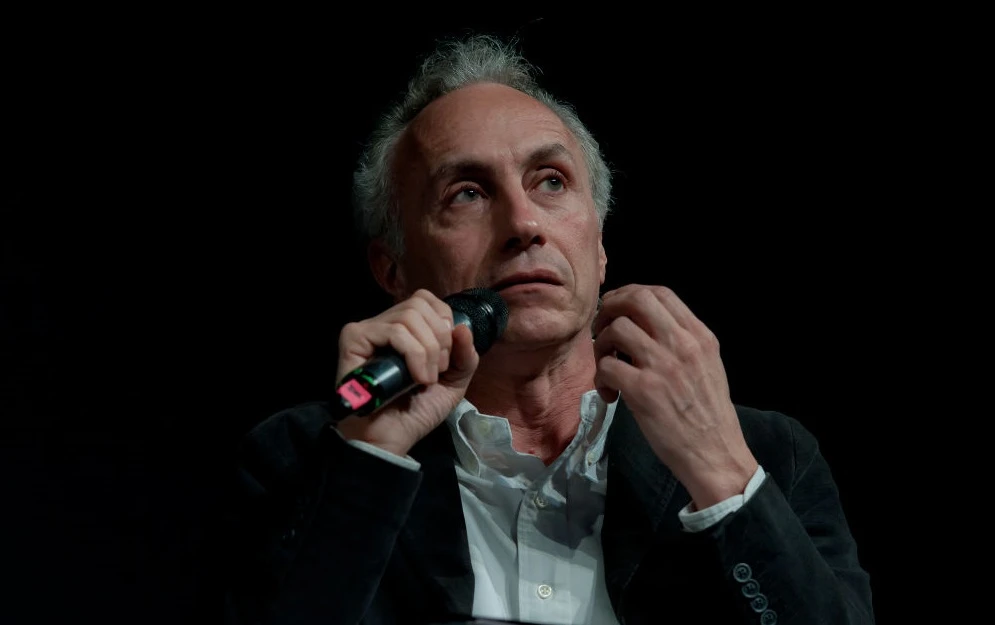 Marco Travaglio, l'ordine ai grillini; cosa devono fare ora per far fuori definitivamente Berlusconi