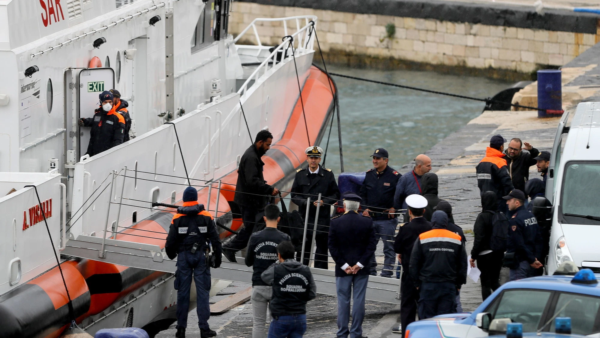 Immigrazione, centri rimpatri e stop ai visti: svolta europea, passa la linea Meloni