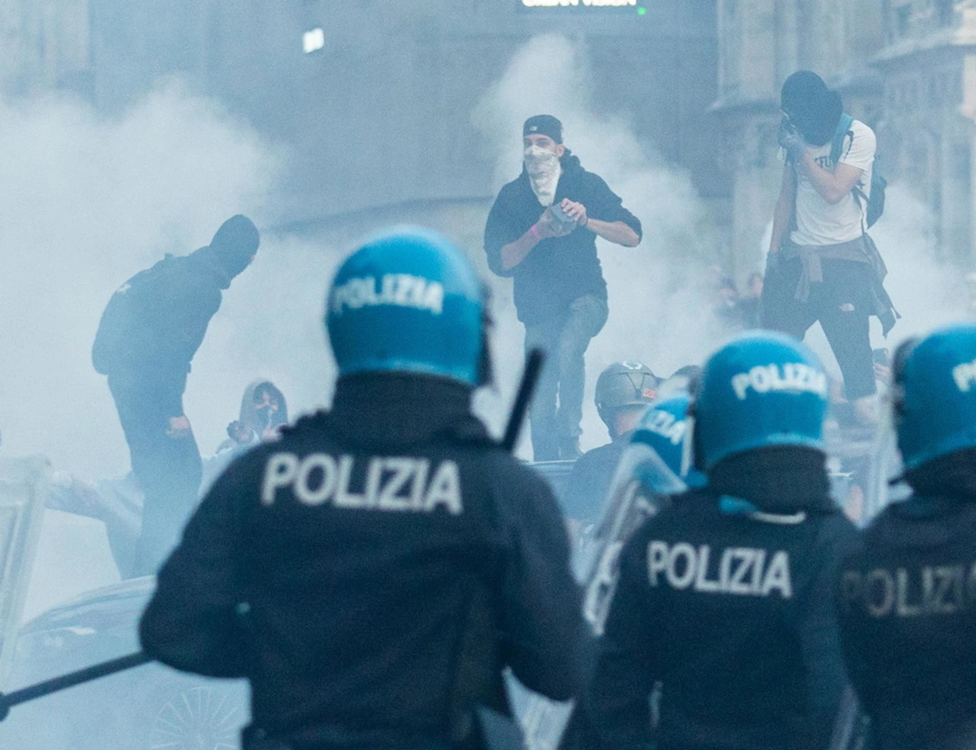 Scontri a Milano, pugno duro del governo: ecco il decreto per contrastare le violenze