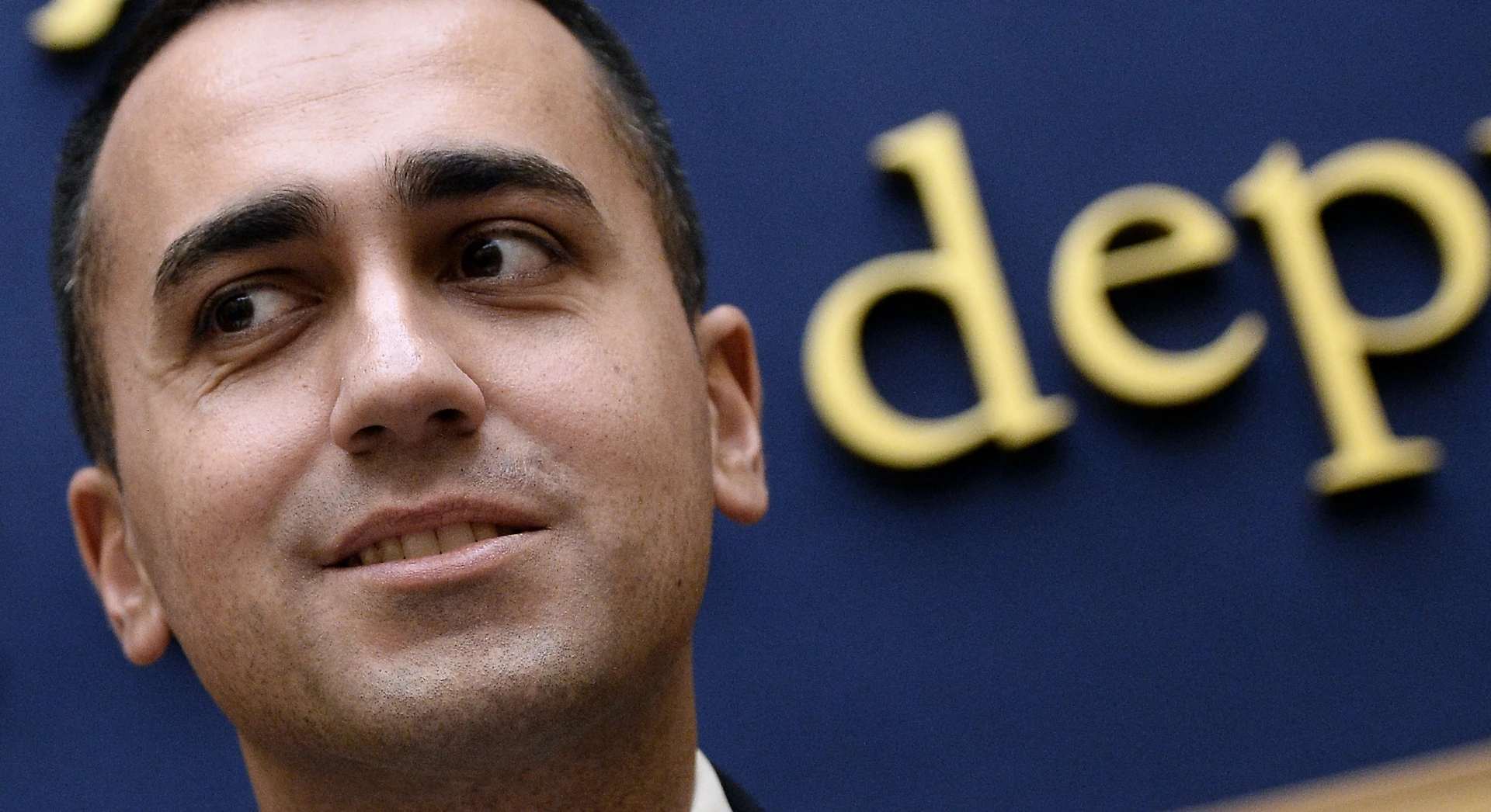 Luigi Di Maio, il raptus quando Matteo Salvini lo ha chiamato: Tav, il leader grillino tutto da ridere