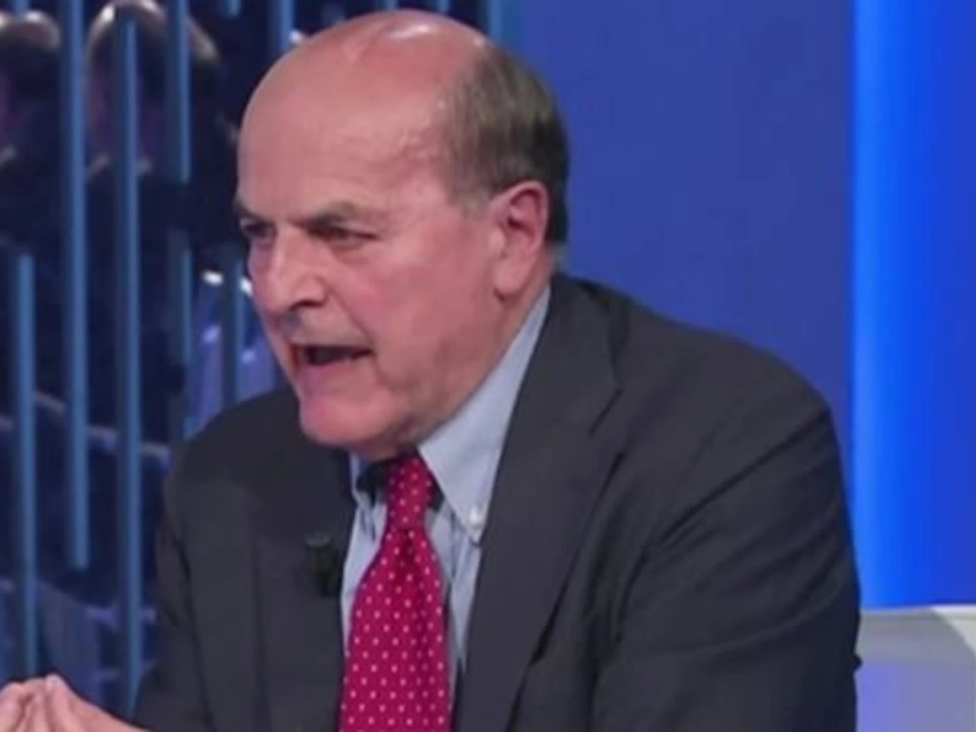 Pier Luigi Bersani, veleno su Meloni: "Ci vuole far vergognare"