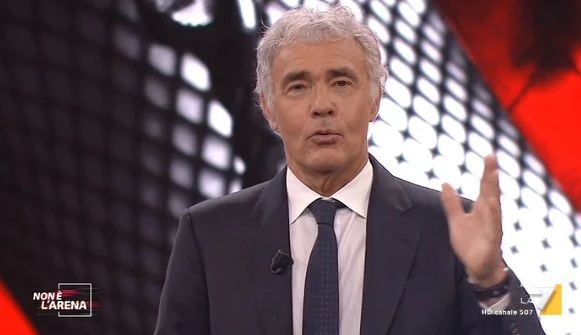 Massimo Giletti, Non è l'arena è registrata e si vede: prima della pubblicità ha i capelli corti, dopo lunghi