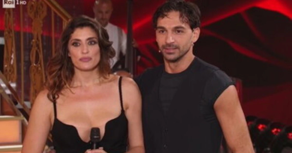 Ballando con le Stelle, incidente di percorso per Elisa Isoardi: intervenuti i fisioterapisti, la foto che allarma i fan