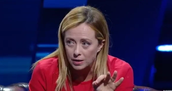 Luciana Lamorgese incontra le Ong, l'indignazione della Meloni: "Fa accordi con chi viola le leggi italiane"