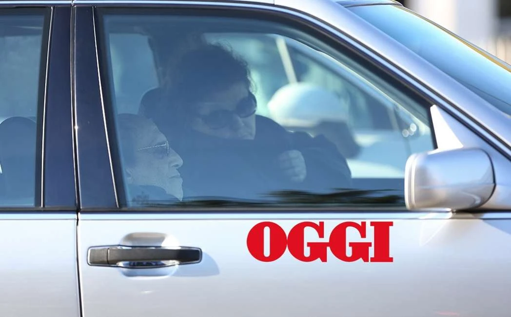 Adrian, Celentano fa i pipponi ambientalisti: beccato a bordo di un'auto super-inquinante