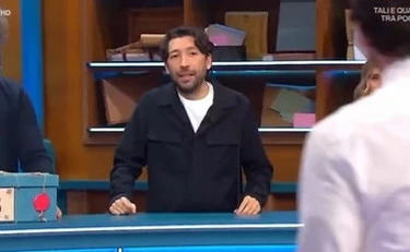 Affari tuoi, De Martino ferma Herbert Ballerina: "Ricordatelo", cala il gelo