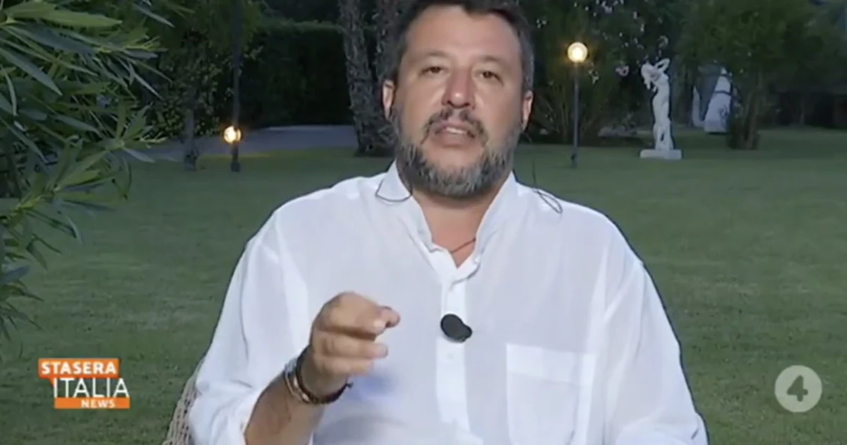 Immigrazione, Matteo Salvini a Stasera Italia: "Solo da noi triplicati gli sbarchi", lo scambio con l'Europa