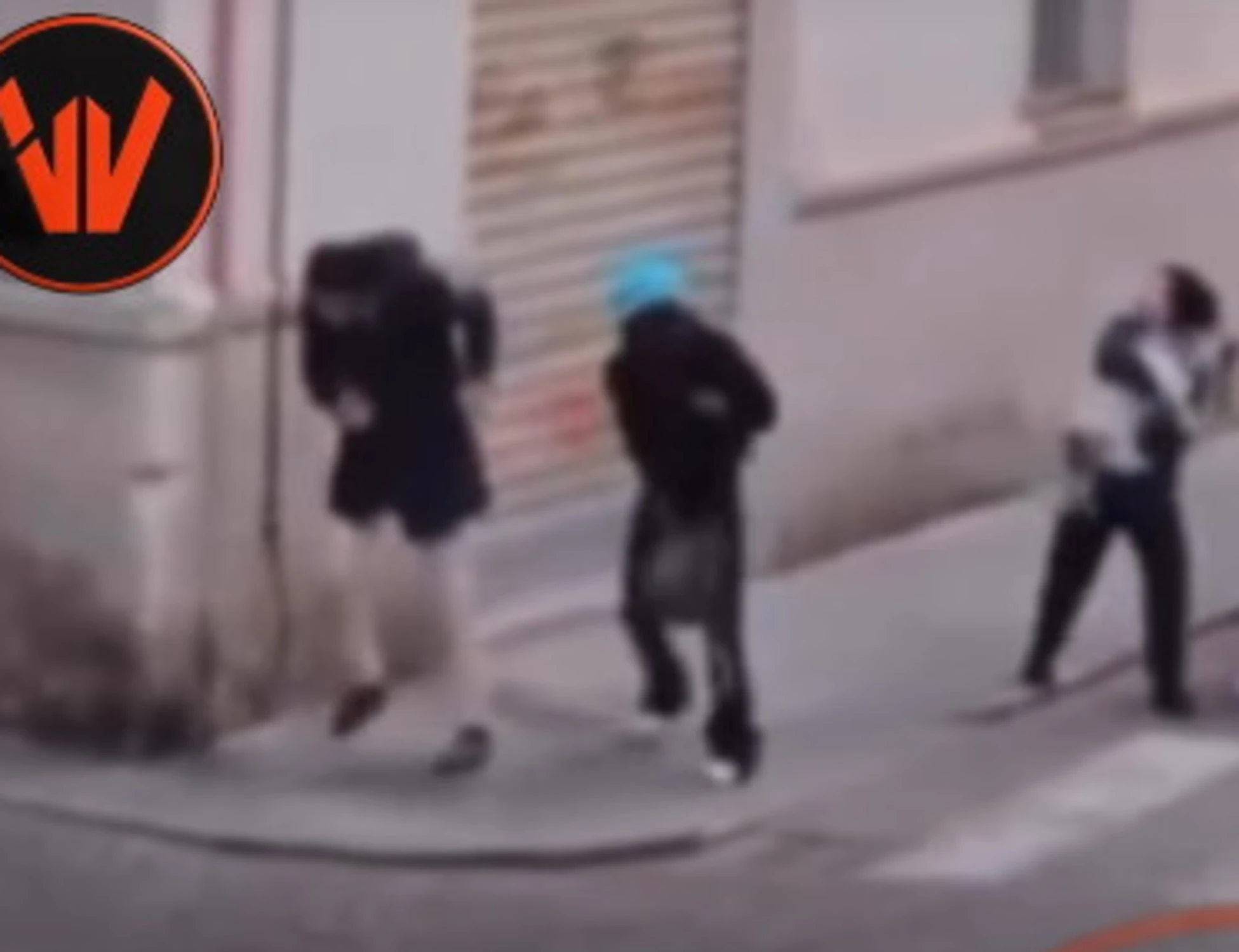 Parma, pesta una donna. Poi bottigliate a un ragazzo: l'orrore dell'immigrato, immagini forti