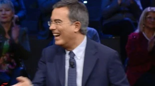 Floris deride Speranza: "Vabbè, tipo...", risate in studio