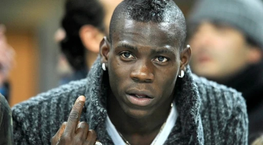 Mario Balotelli si sposa: "Le ha già regalato l'anello". Clamoroso, ecco chi è la fortunata...