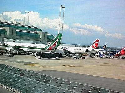 Turismo, italiani riducono viaggi