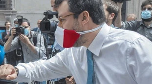 Matteo Salvini: "Criminale è il governo, gli immigrati muoiono oggi. Giustizia? Pd e M5s arresterebbero anche i bambini"