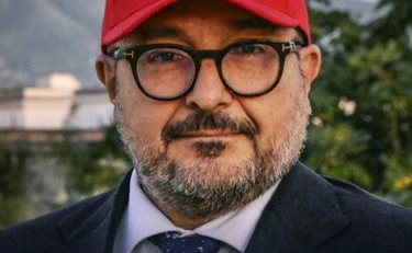 Piazzapulita, il cappellino di Sangiuliano manda in tilt Formigli: "Ambulanza!"