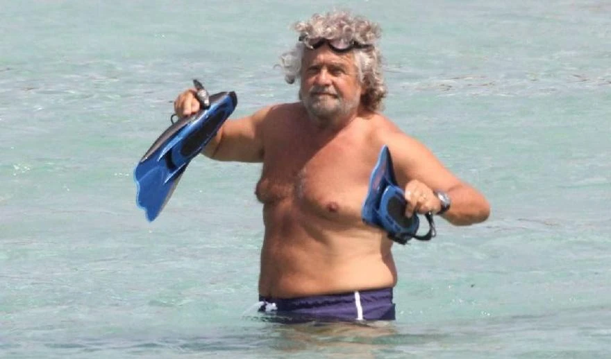 Beppe fa sondaggi al bar: "Devo fare il governo oppure no?"