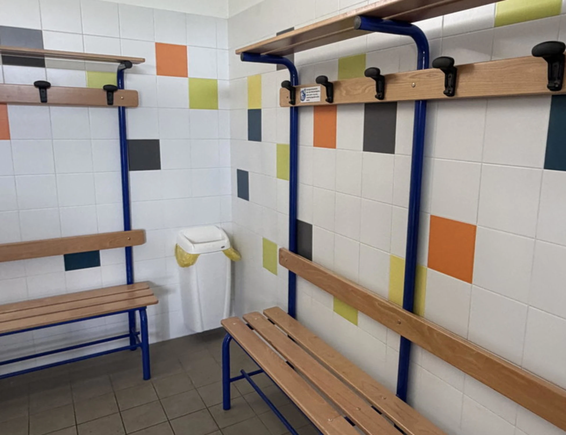 Bergamo, si finge il papà di un bimbo e prova a rapirlo negli spogliatoi: chi finisce in manette