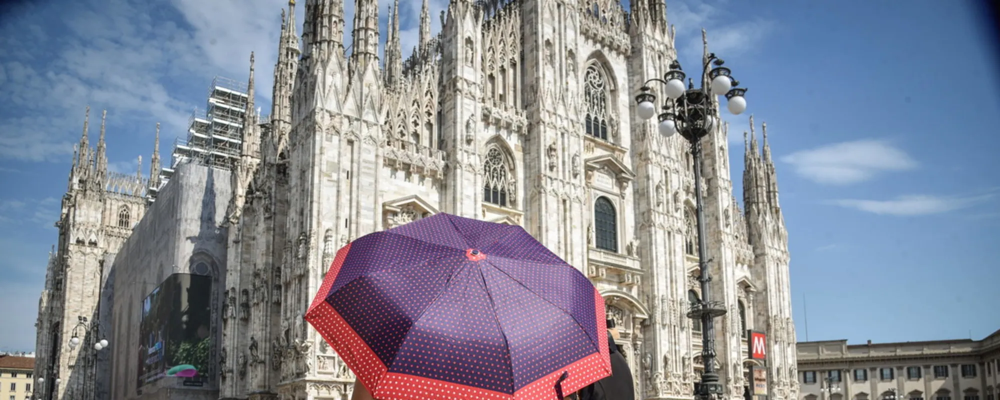 Leggi l'articolo: "Che cosa mi guardi? Sono uomo e musulmano": algerino sfregia una 23enne in piazza Duomo a Milano
