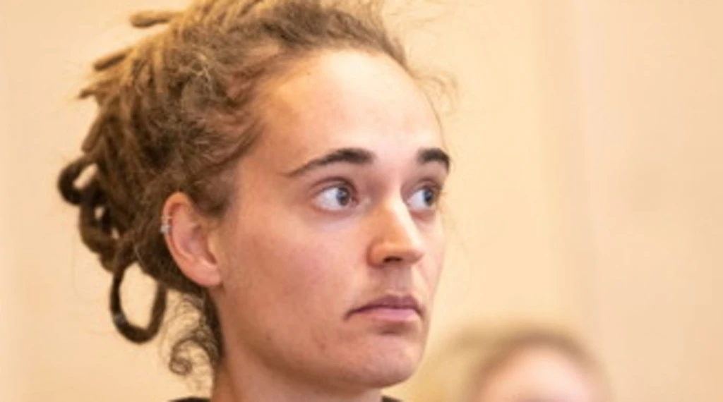 Carola Rackete "zecca tedesca": il Senato sta con Salvini