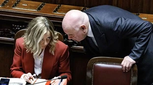 Sinistra, la "via Trucis": come cercano di infangare Meloni e l'Italia all'estero