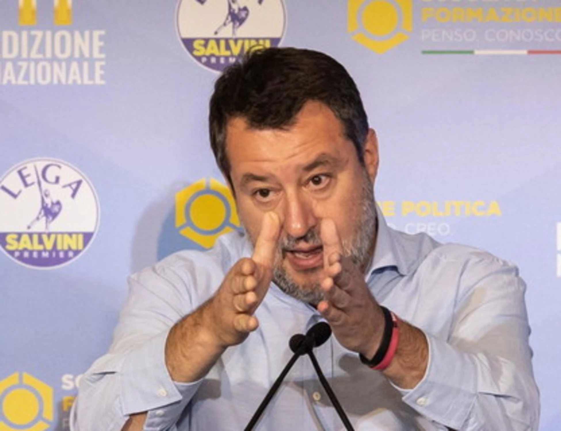 Salvini "non c'è alla parata del 2 giugno". La sinistra attacca, lui la zittisce: "Cosa stavo facendo"