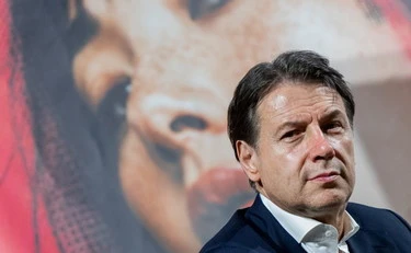 Sondaggio, FdI domina e M5s ai minimi da 6 mesi. Dubbi sul generale Vannacci
