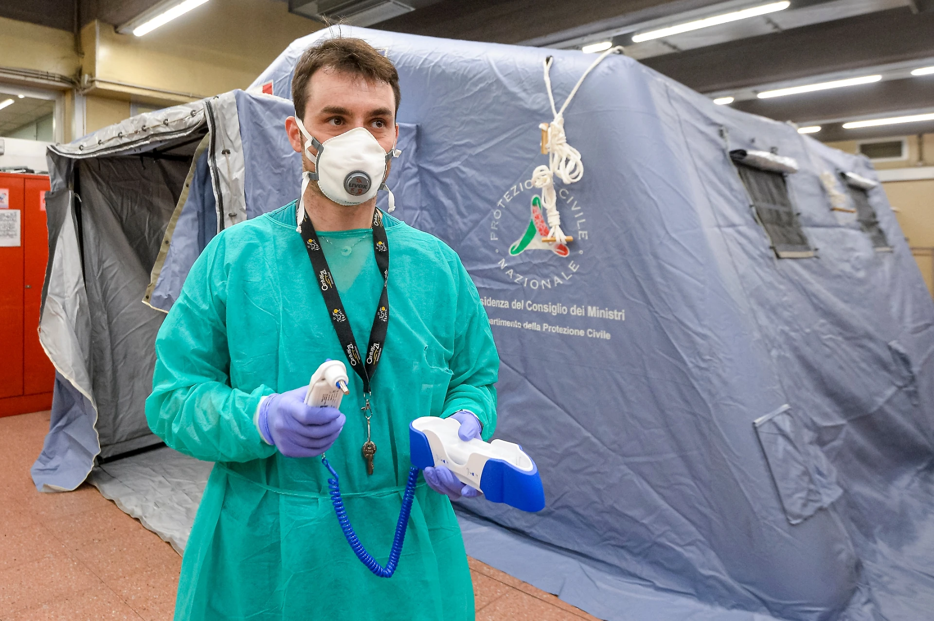Coronavirus, così la chiusura dello spazio aereo potrebbe aver favorito il contagio: parla l'esperto
