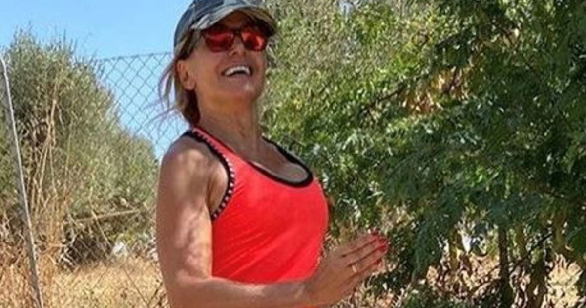Barbara D'Urso versione sportiva, lei a correre ci va vestita così: tutti a bocca aperta