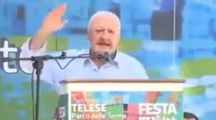 Vincenzo De Luca contro gli immigrati, il discorso che imbarazza il Pd: "Sembra Salvini, ascoltatelo e ditelo a Zingaretti"