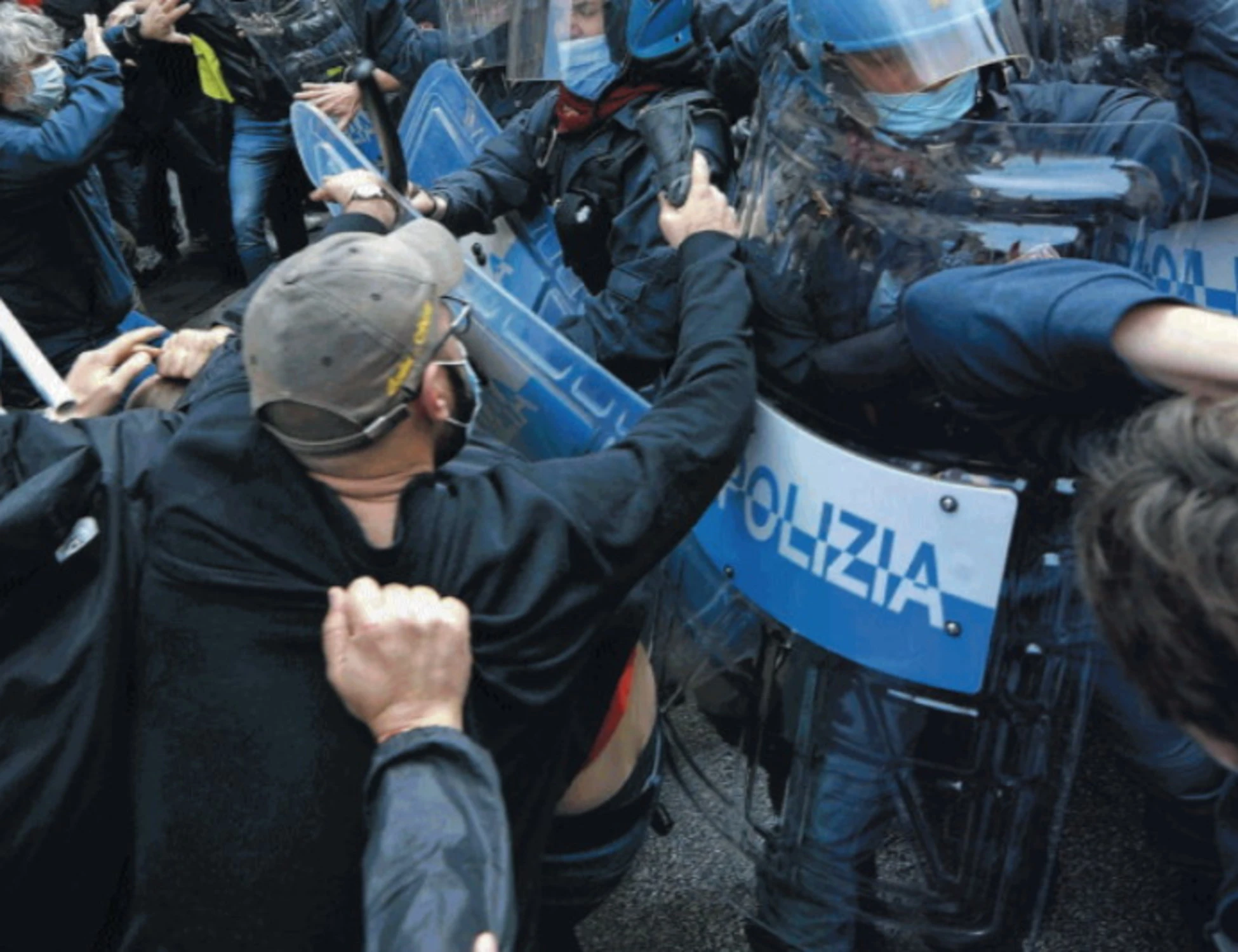 L'Italia sta diventando il centro di raccolta dei violenti